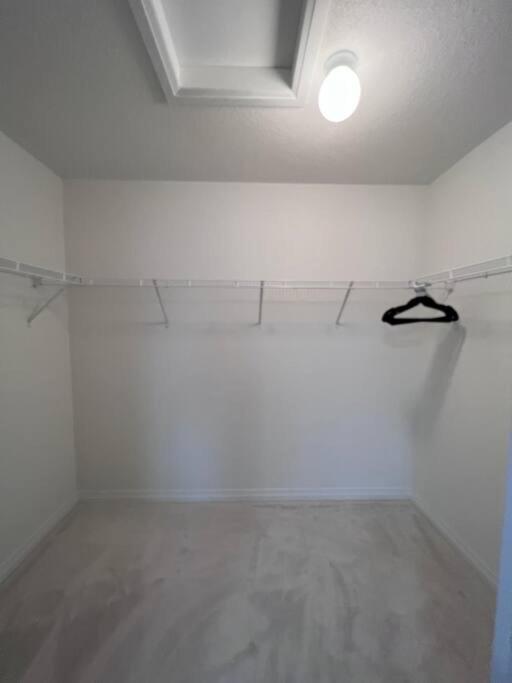 Brand New 4 Bedroom Villa By Hamilton Airport! المظهر الخارجي الصورة