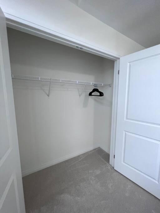 Brand New 4 Bedroom Villa By Hamilton Airport! المظهر الخارجي الصورة
