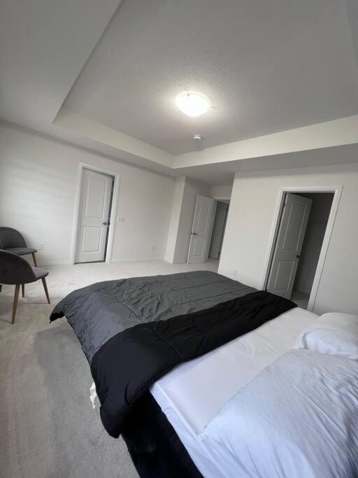 Brand New 4 Bedroom Villa By Hamilton Airport! المظهر الخارجي الصورة